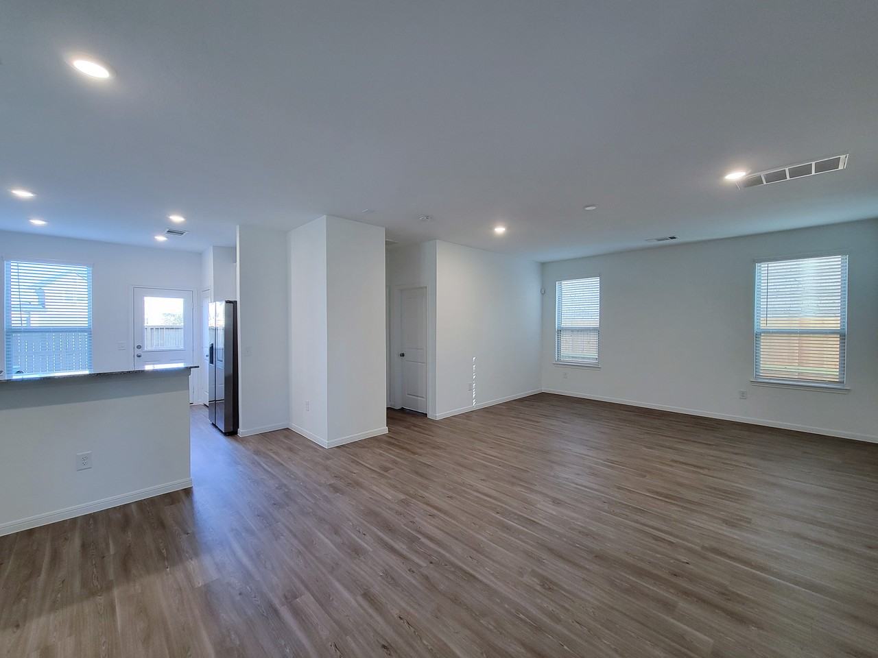 1072 Greenshank Dr - Photo 3 of 7