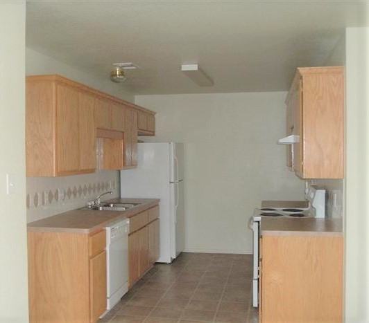 319 Janelle Dr - Photo 3 of 7