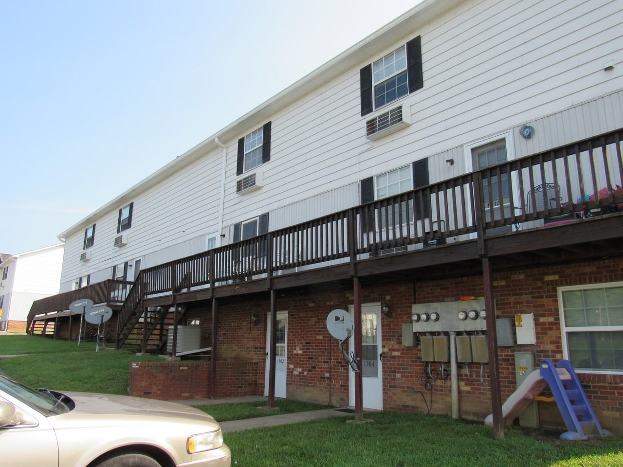 1304 Sunshine Dr - Photo 2 of 20