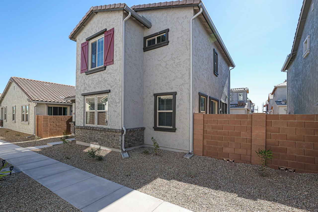 25196 N 142nd Dr - Photo 2 of 28