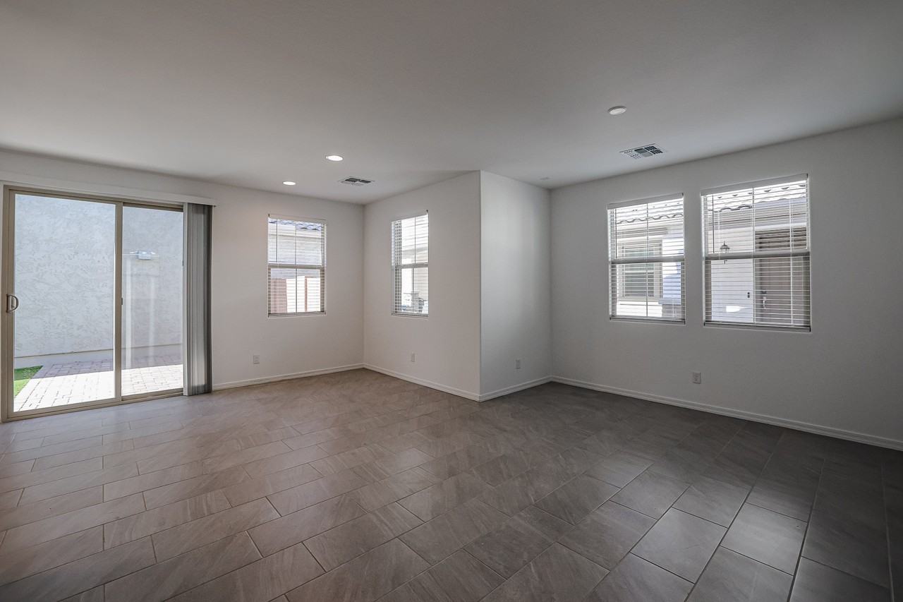 25196 N 142nd Dr - Photo 4 of 28