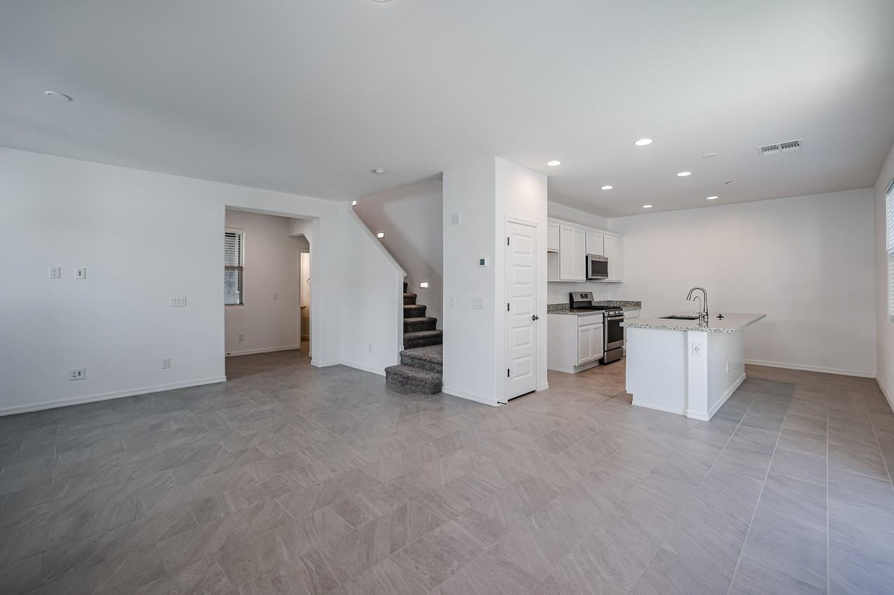 25196 N 142nd Dr - Photo 7 of 28