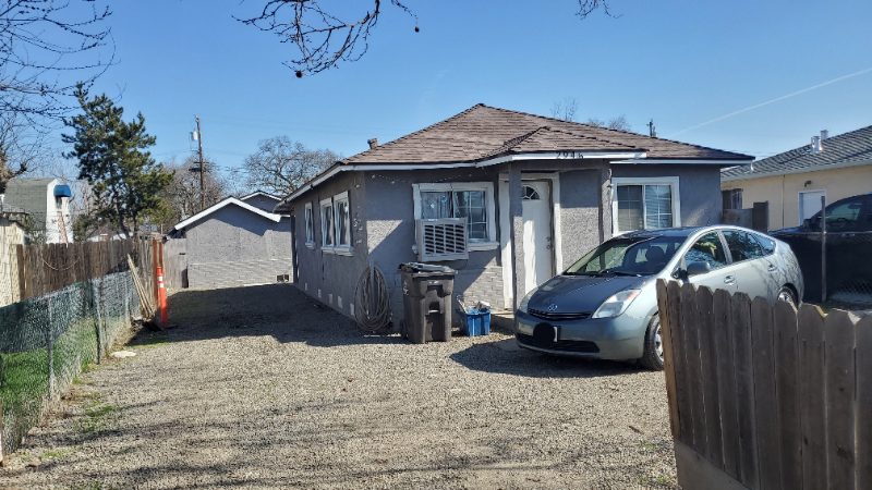 2946 Belvedere Ave - Photo 2 of 17