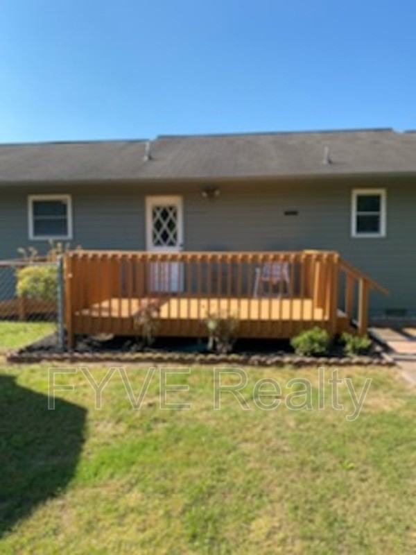 6517 Bay Circle Dr - Photo 3 of 39