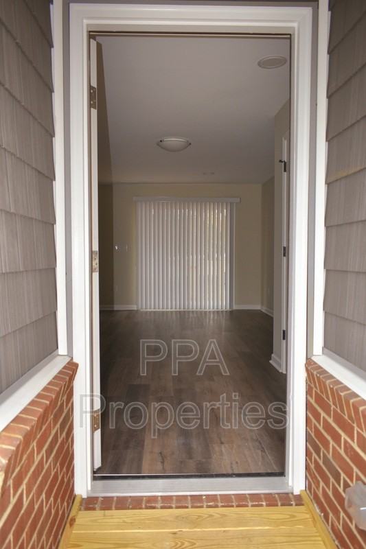 2872 Willow Cove Dr - Photo 2 of 33