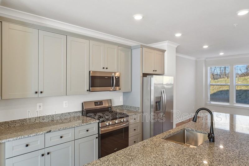 4416 Roland Heights Ave - Photo 3 of 33