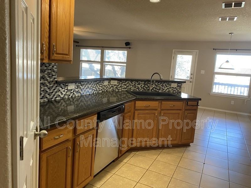 156 Katherine Way - Photo 7 of 13