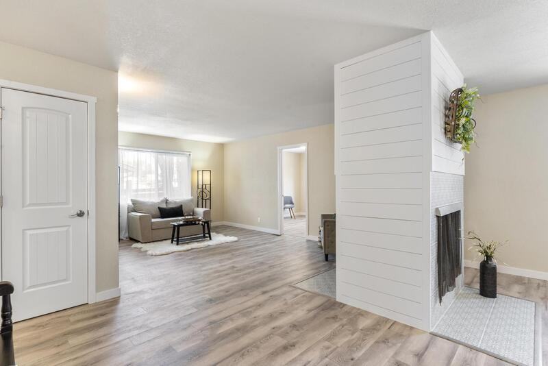 516 Holly Dr - Photo 3 of 17