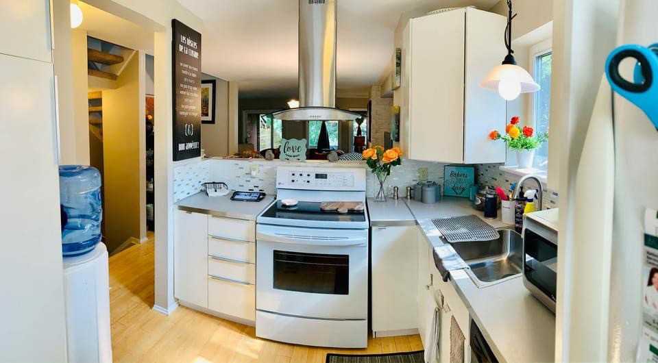 89 Woodroffe Ave - Photo 3 of 10