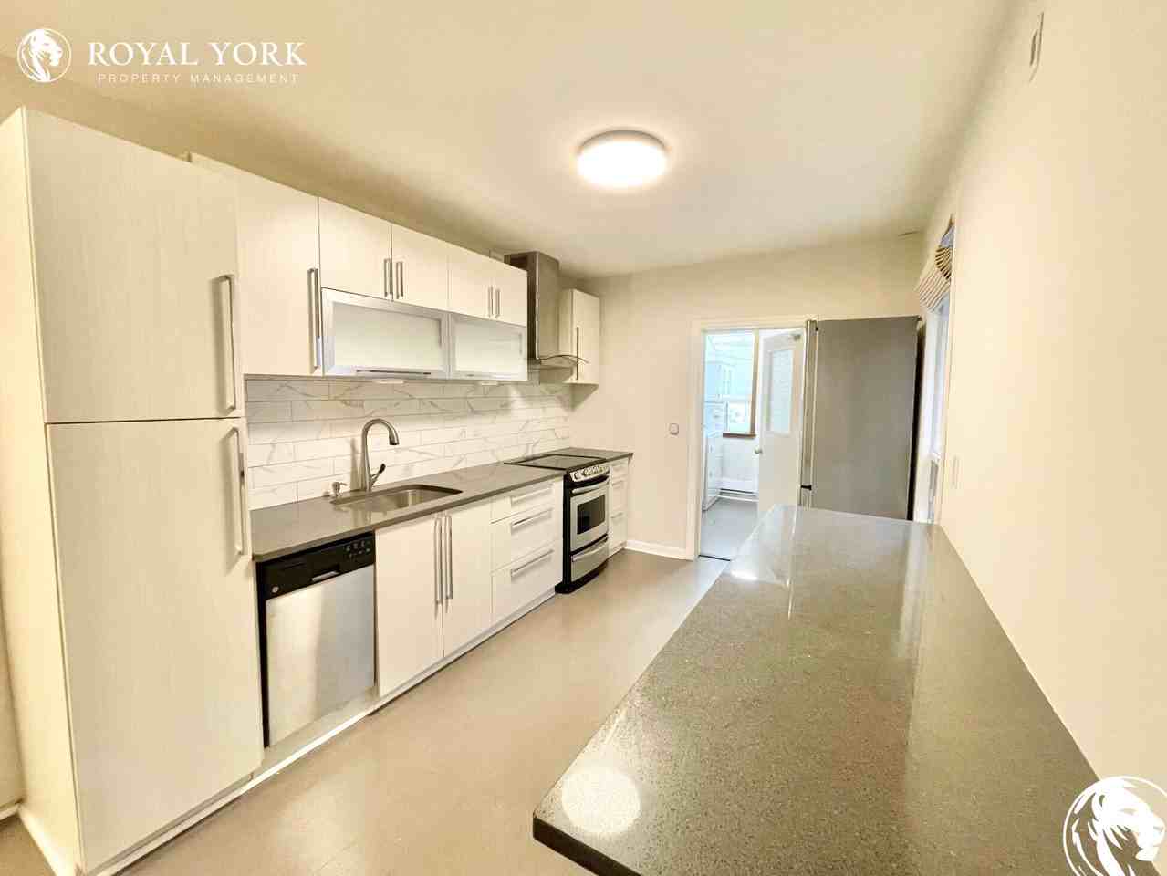 195 Islington Ave - Photo 2 of 22