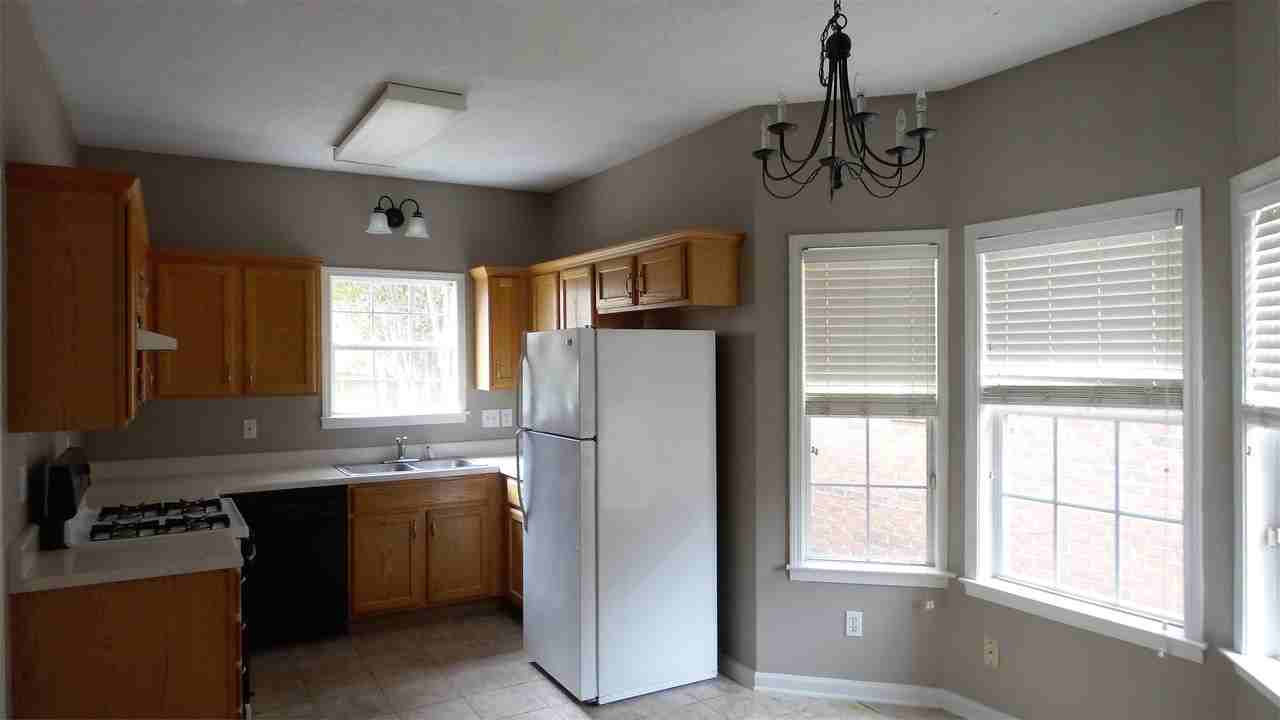 8669 Ashley Glen Cir N - Photo 3 of 10