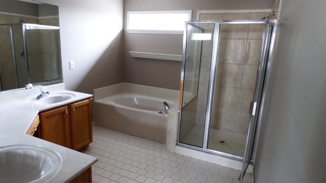 8669 Ashley Glen Cir N - Photo 5 of 10