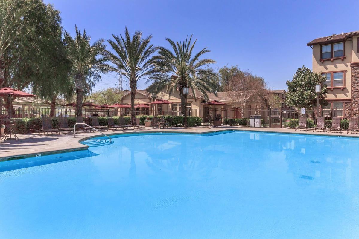 7550 Desert Holly Street - Photo 3 of 35