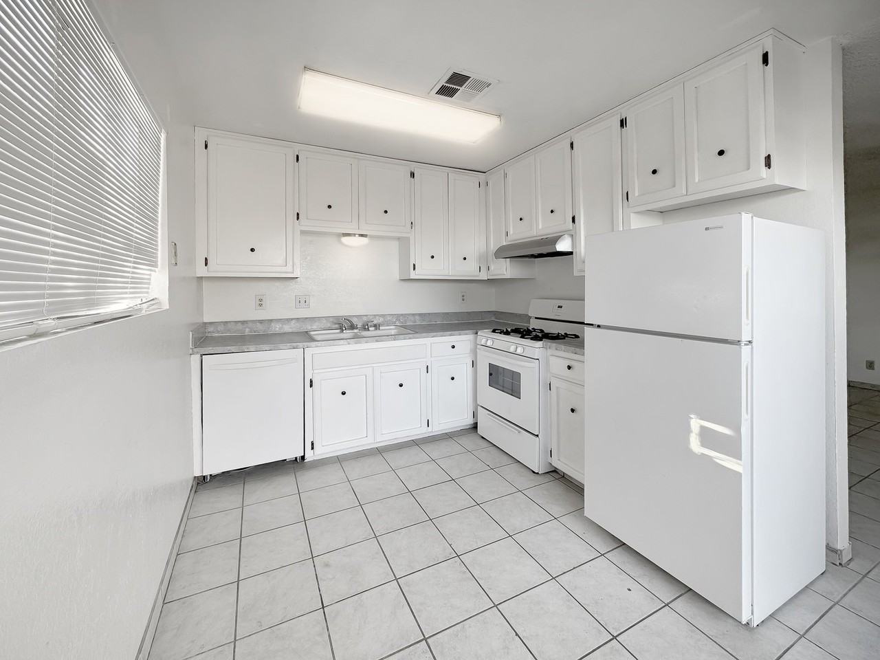 201 N Alvord St #A - Photo 5 of 12