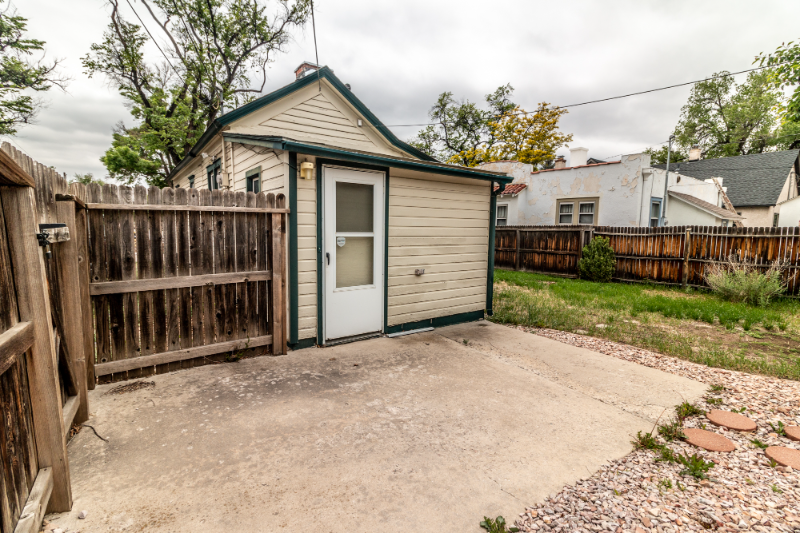 1314 E Platte Ave - Photo 4 of 31