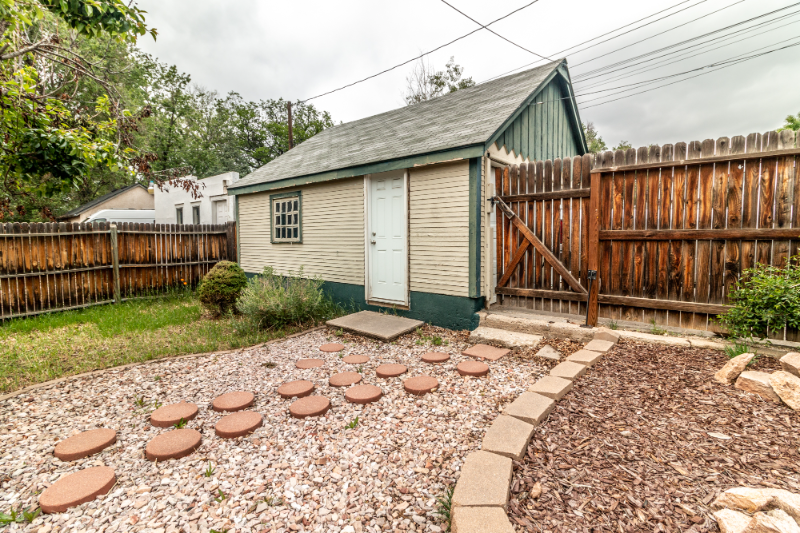 1314 E Platte Ave - Photo 5 of 31