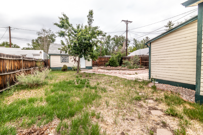 1314 E Platte Ave - Photo 6 of 31