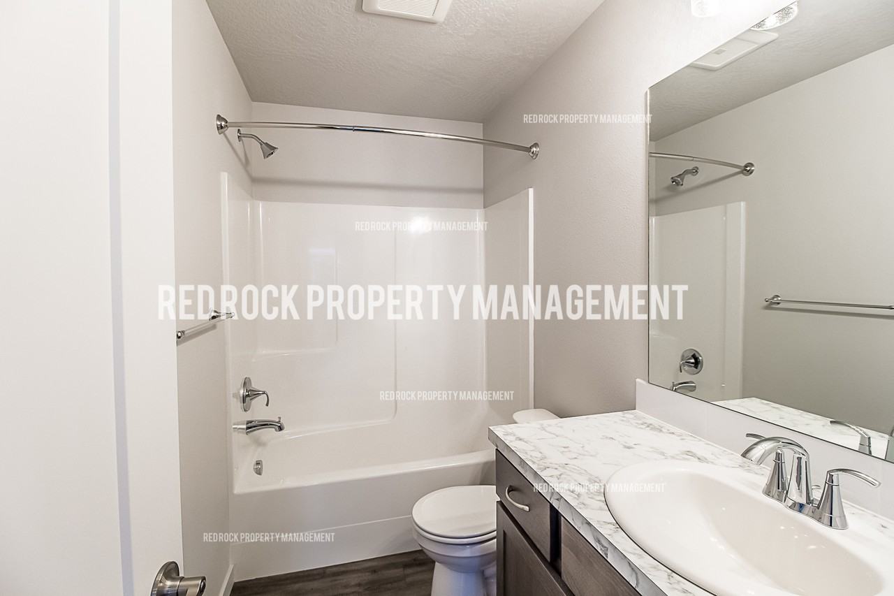 323 S Woodlawn Ln #1 - Photo 3 of 43
