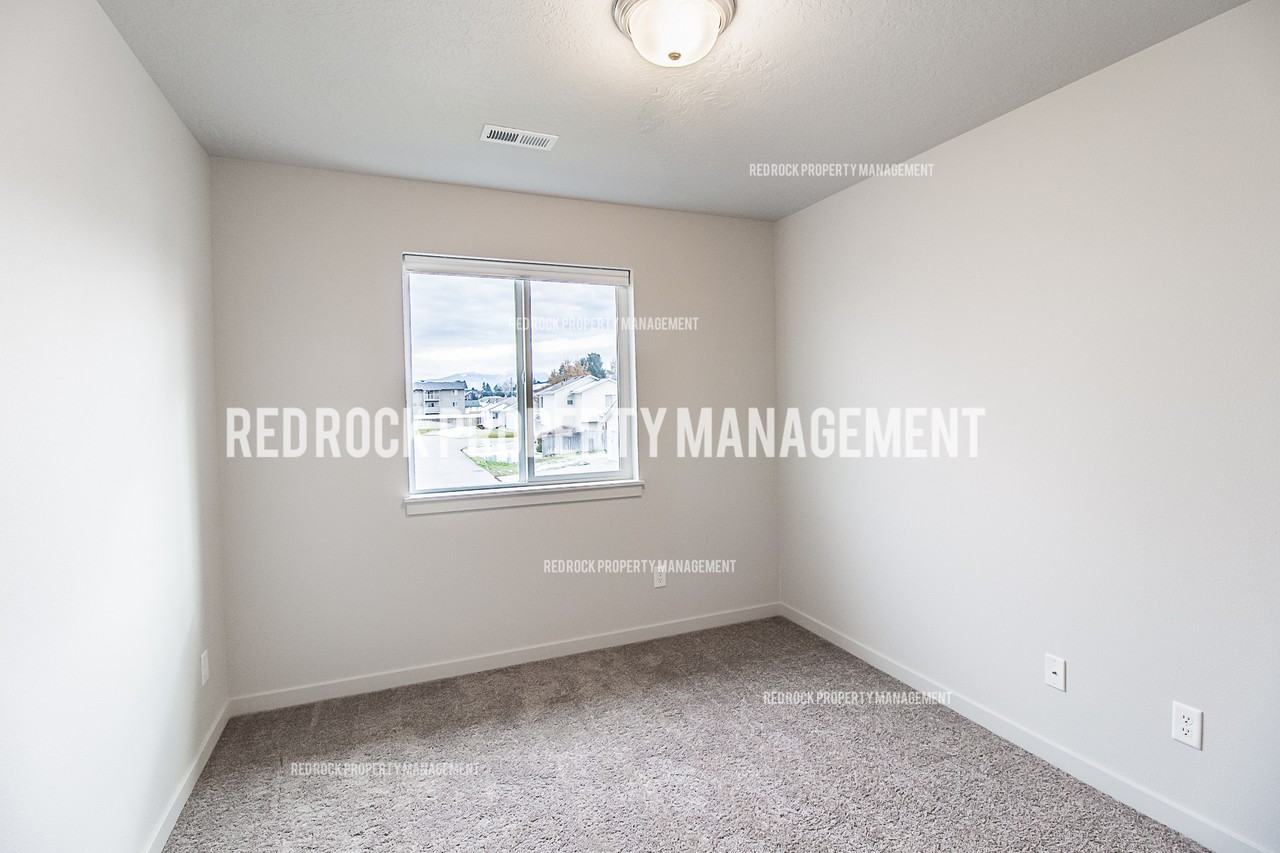 323 S Woodlawn Ln #1 - Photo 5 of 43
