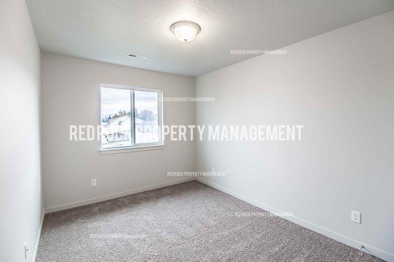 323 S Woodlawn Ln #1 - Photo 7 of 43