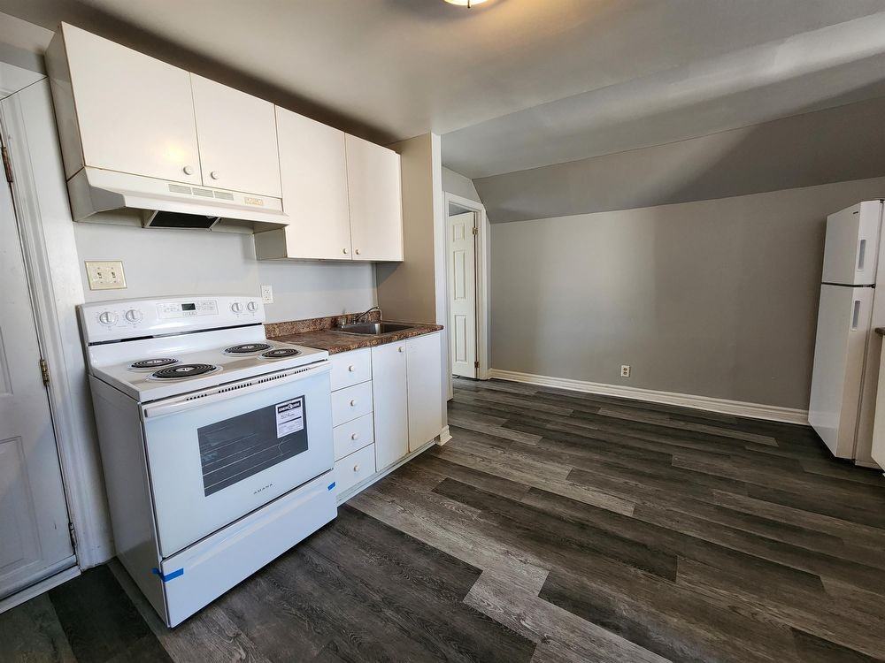 262 Carillon St - Photo 2 of 8