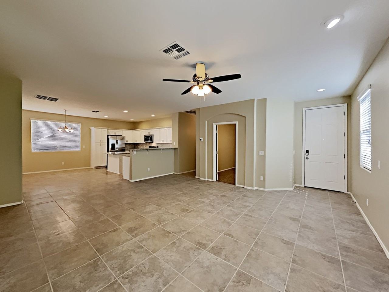 15449 W Jefferson St - Photo 3 of 21