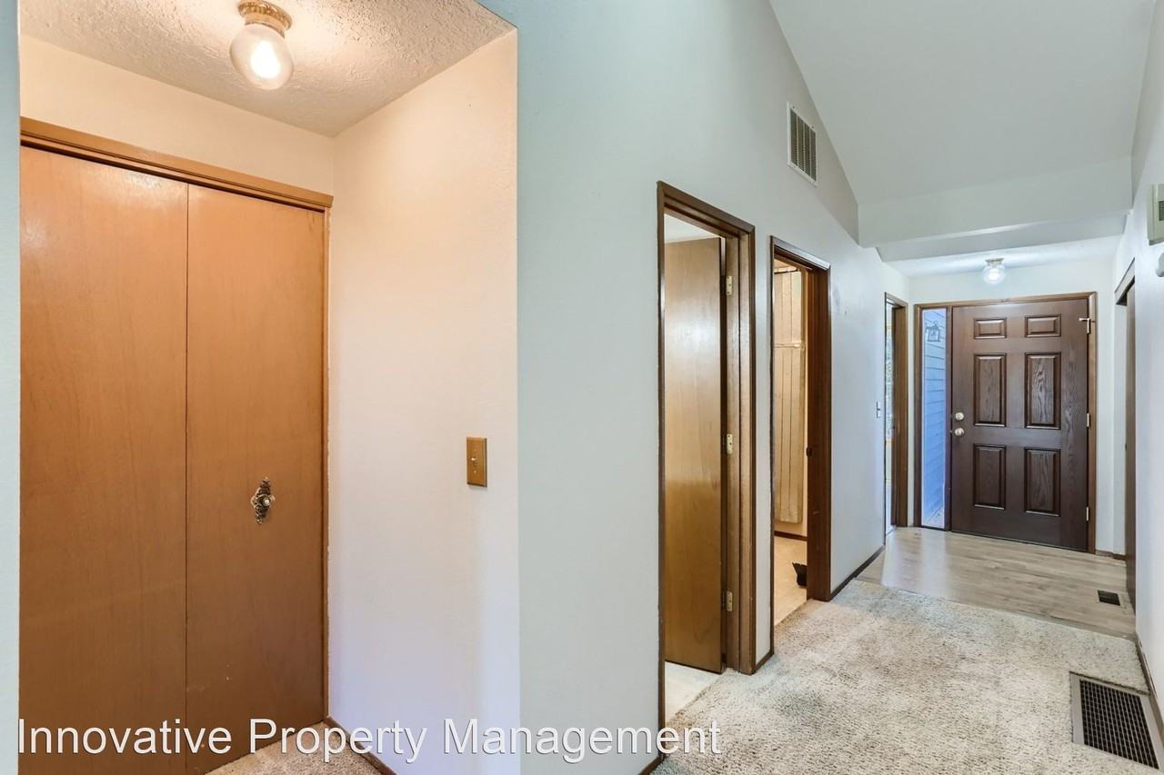 15870 SW 88th ave - Photo 2 of 11