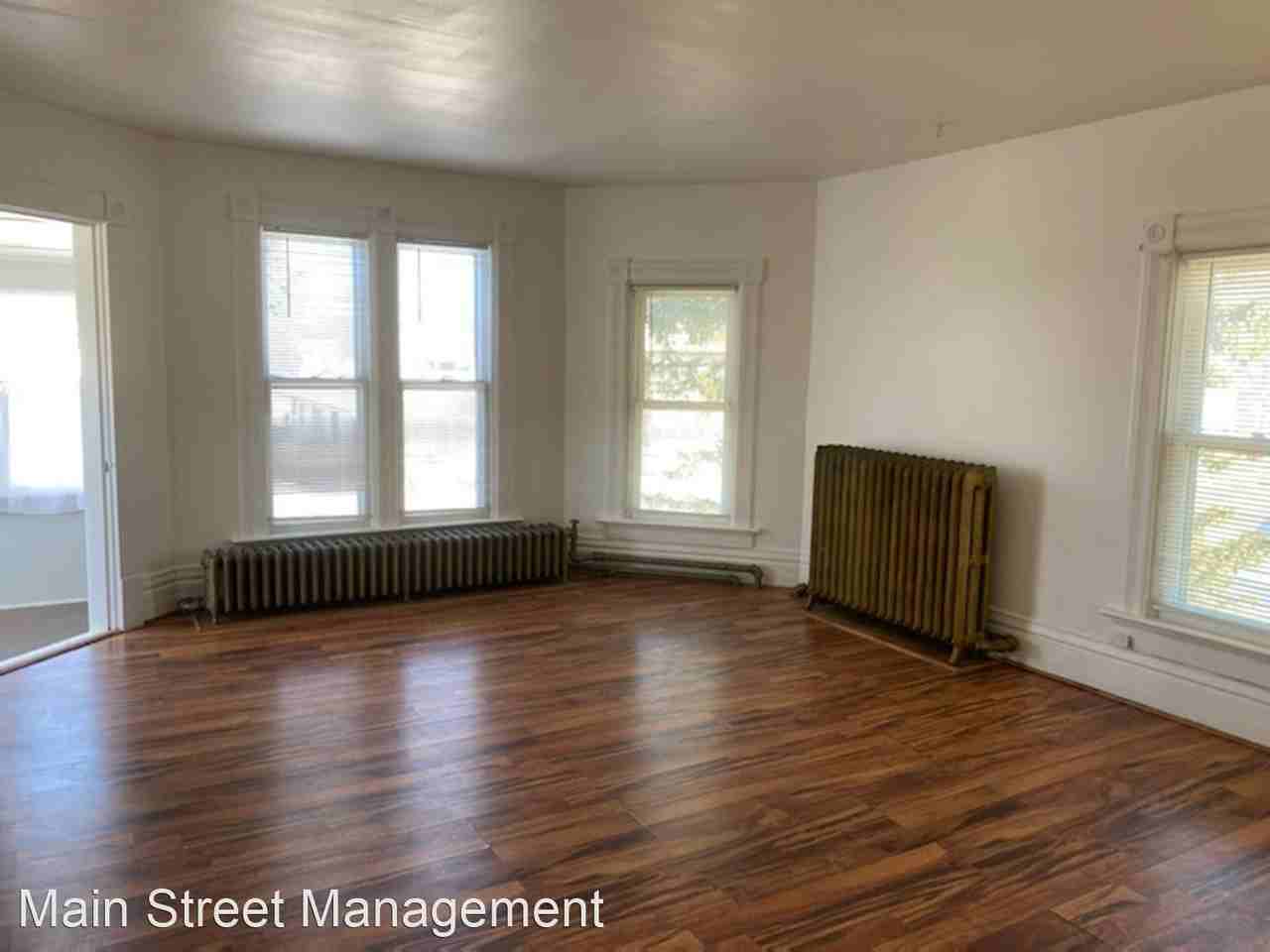 319 E. Irving St. - Photo 2 of 23