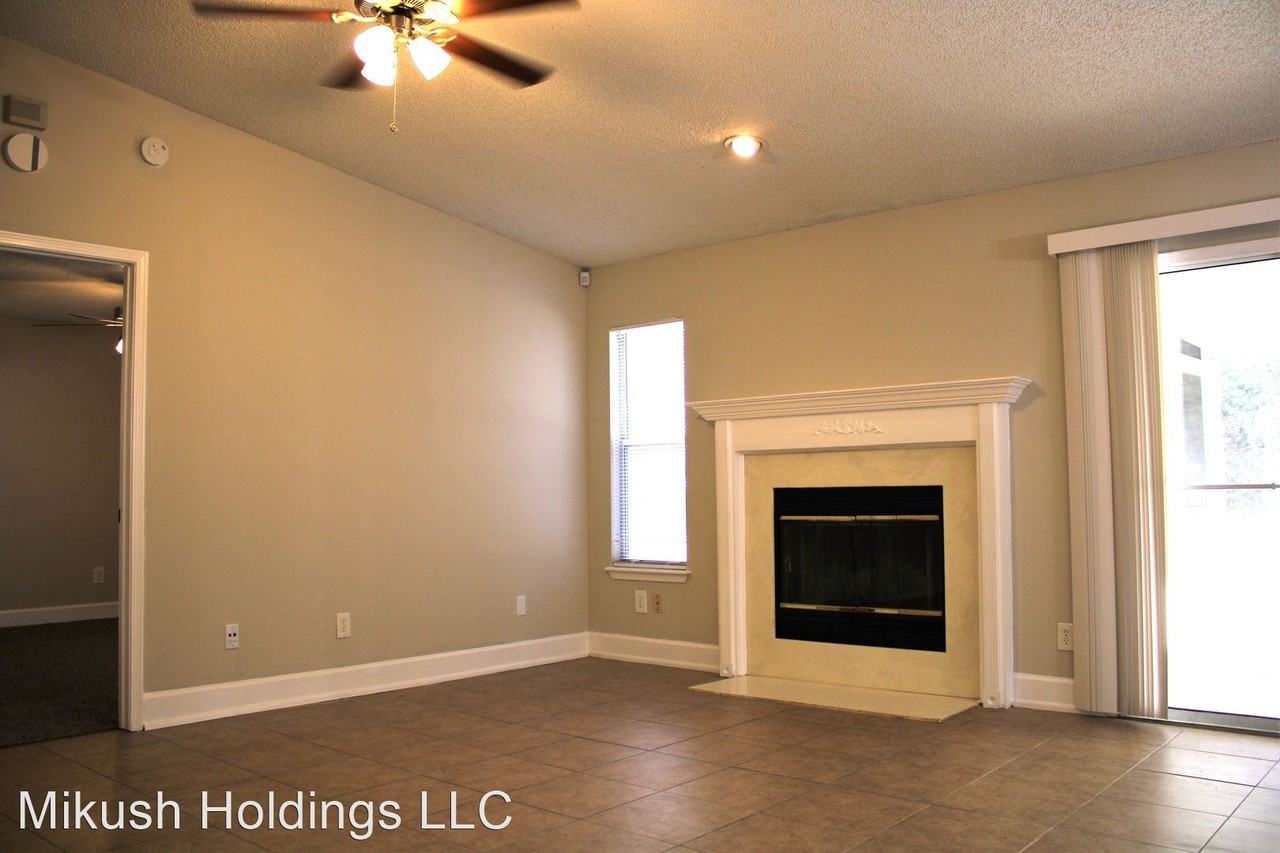 1605 Shearwater Dr - Photo 3 of 12