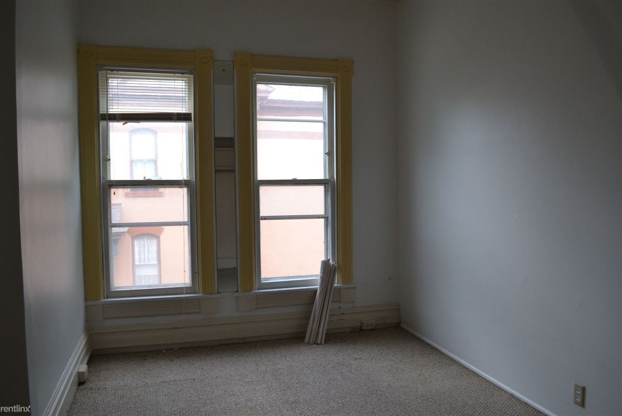 306 Woodward Ave - Photo 3 of 5