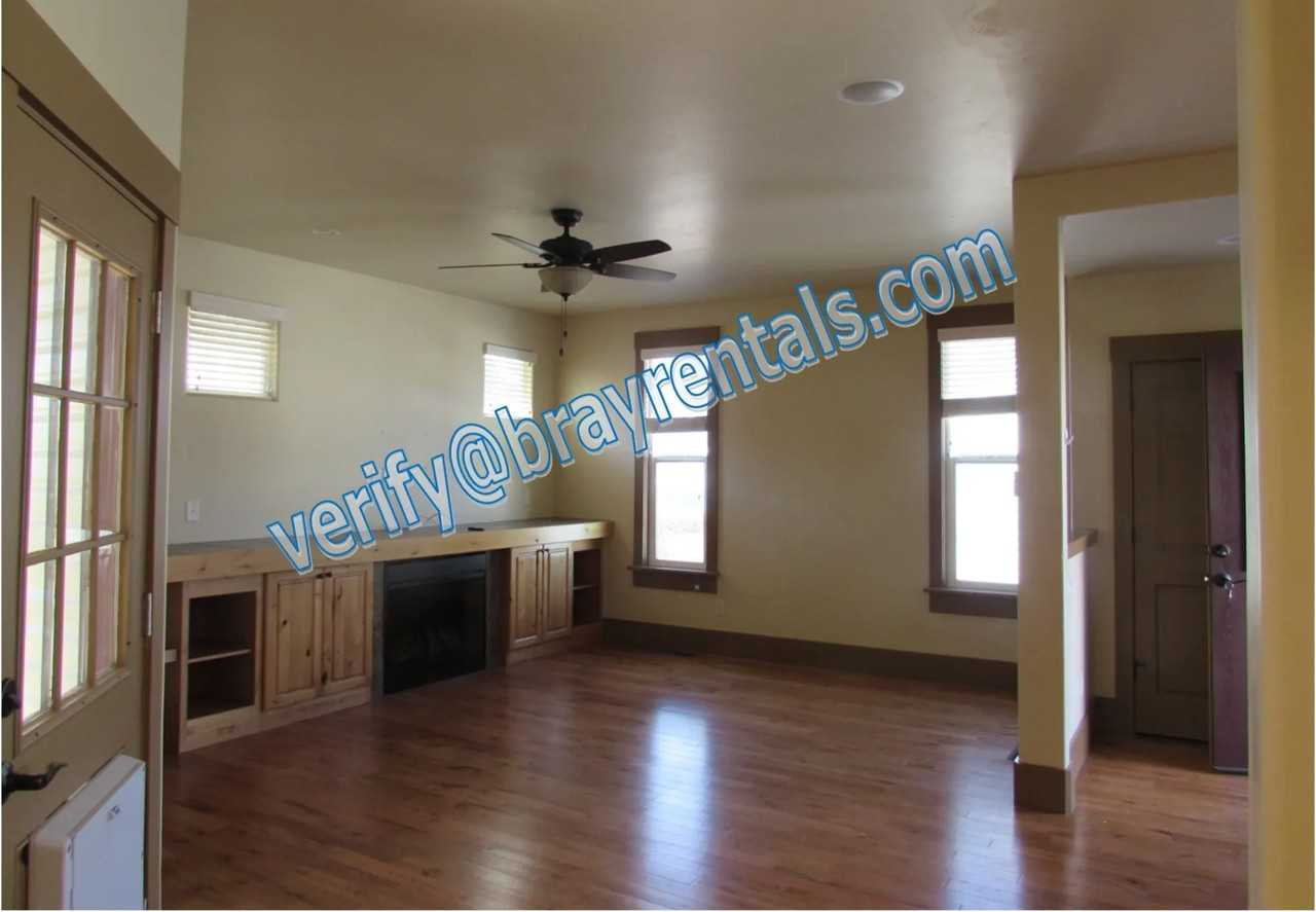 1108 Sunrose Ln - Photo 3 of 10