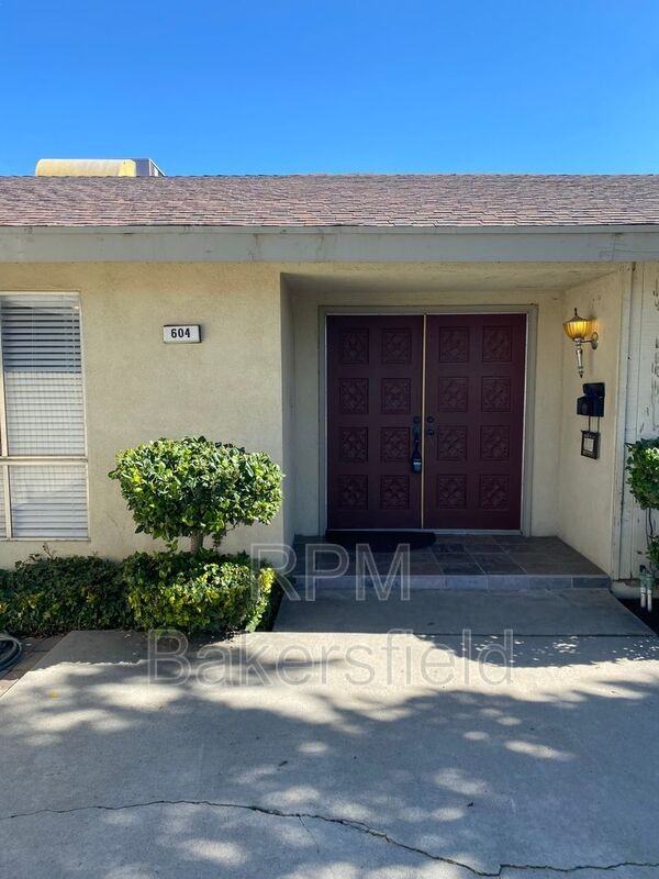 604 Elsey St - Photo 3 of 17