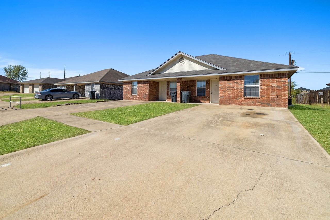 3601 Westwood Dr - Photo 3 of 25