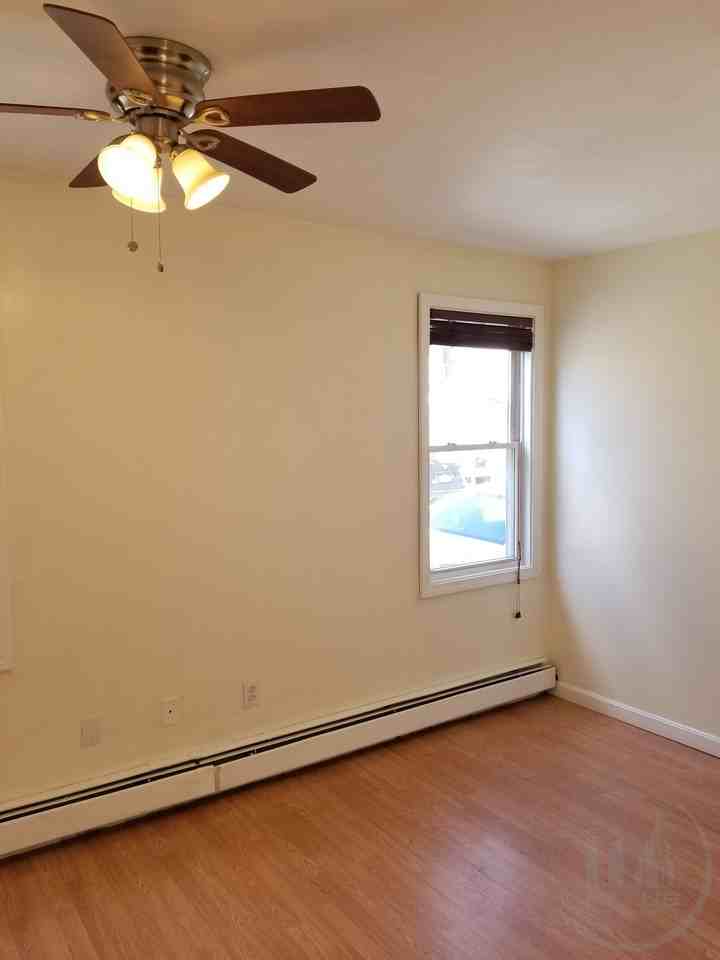 154 W School St - Photo 7 of 11