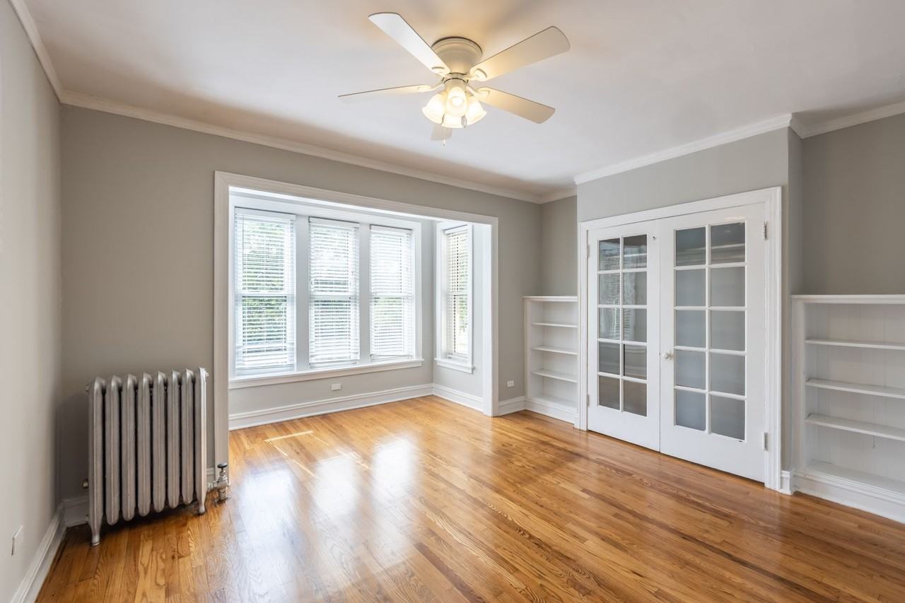 127-129 Ridge/829-833 Dobson - Photo 5 of 9