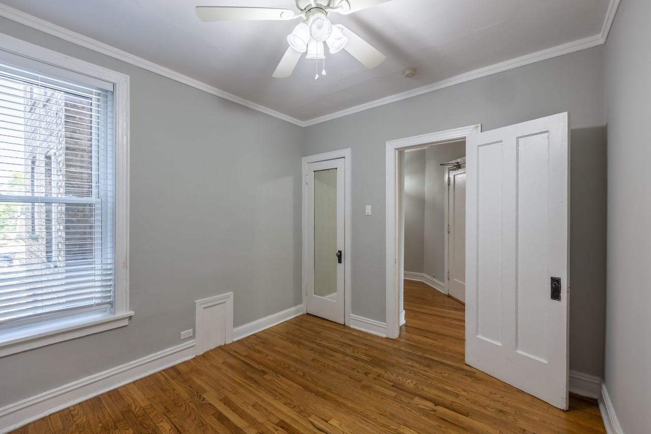 127-129 Ridge/829-833 Dobson - Photo 6 of 9