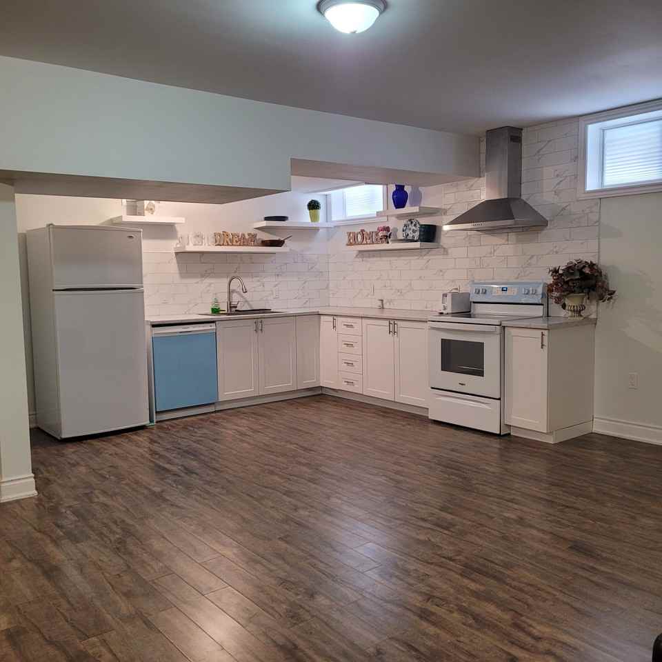 1660 Angus St #2 - Photo 3 of 10