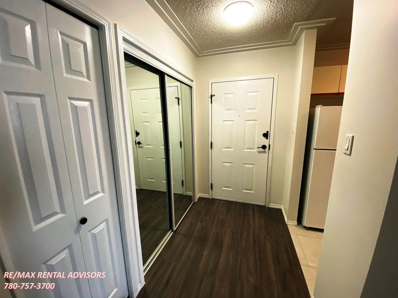 11807 101 St Nw - Photo 2 of 9