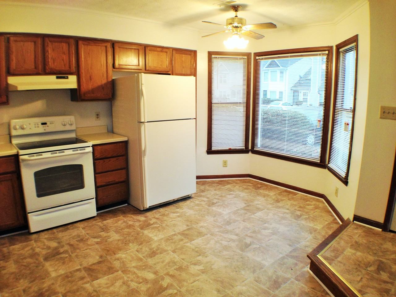 208 Susan Constant Dr - Photo 2 of 9