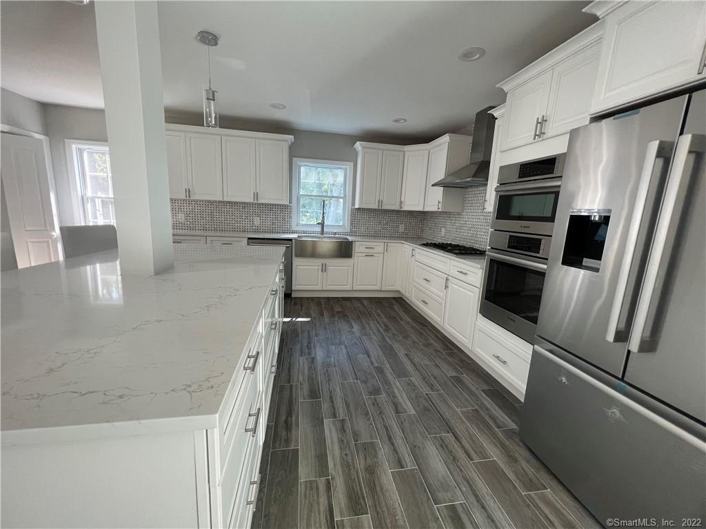 375 Newtown Ave - Photo 3 of 21