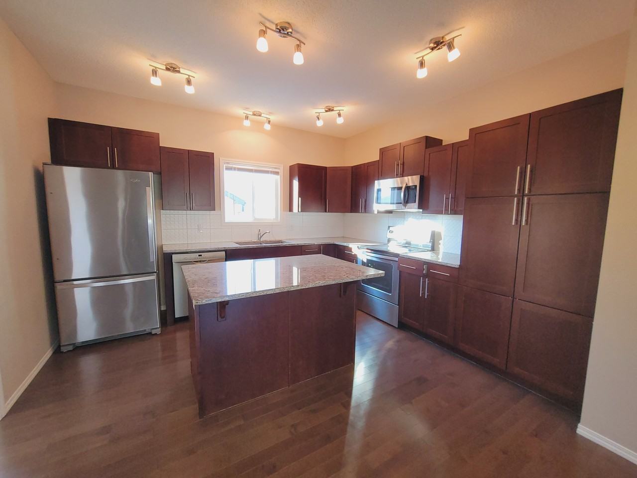7208 Armour Cres Sw - Photo 2 of 38
