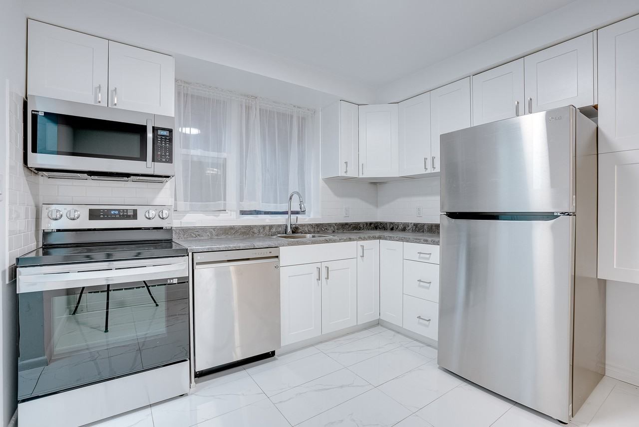 104 Gloucester Grove #2 - Photo 4 of 8