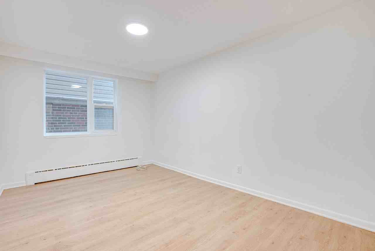 104 Gloucester Grove #2 - Photo 6 of 8