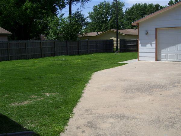 401 Western Ave - Photo 3 of 10