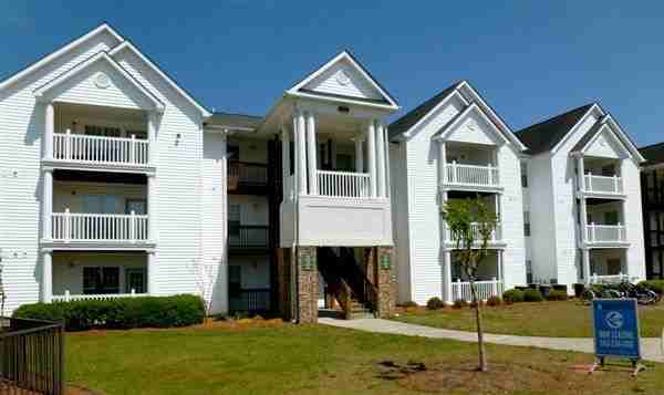 CampusWalk Apartments - Photo 2 of 8