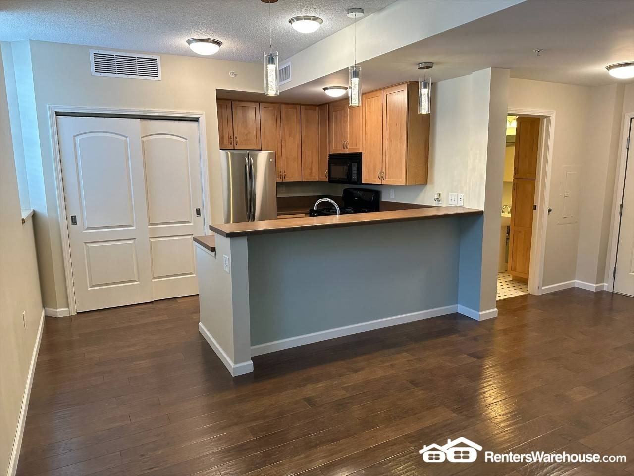 2040 Como Ave - Photo 2 of 10