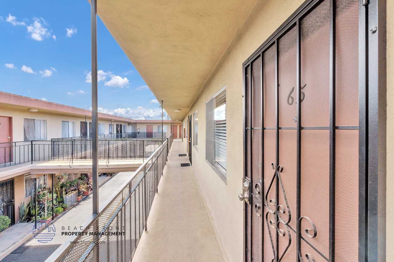 Carson Palms Apartments - Photo 4 of 22