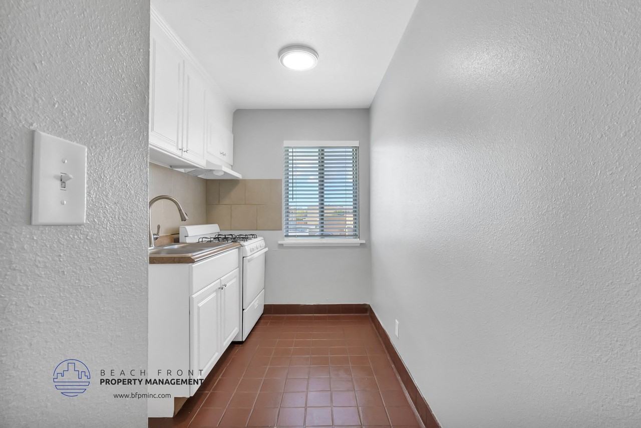 Carson Palms Apartments - Photo 6 of 14
