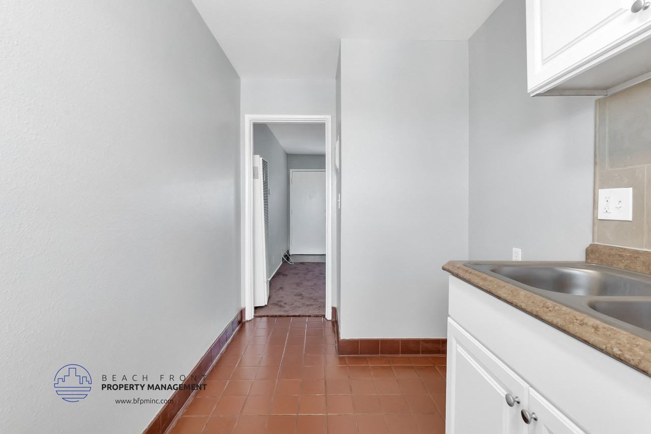 Carson Palms Apartments - Photo 7 of 14