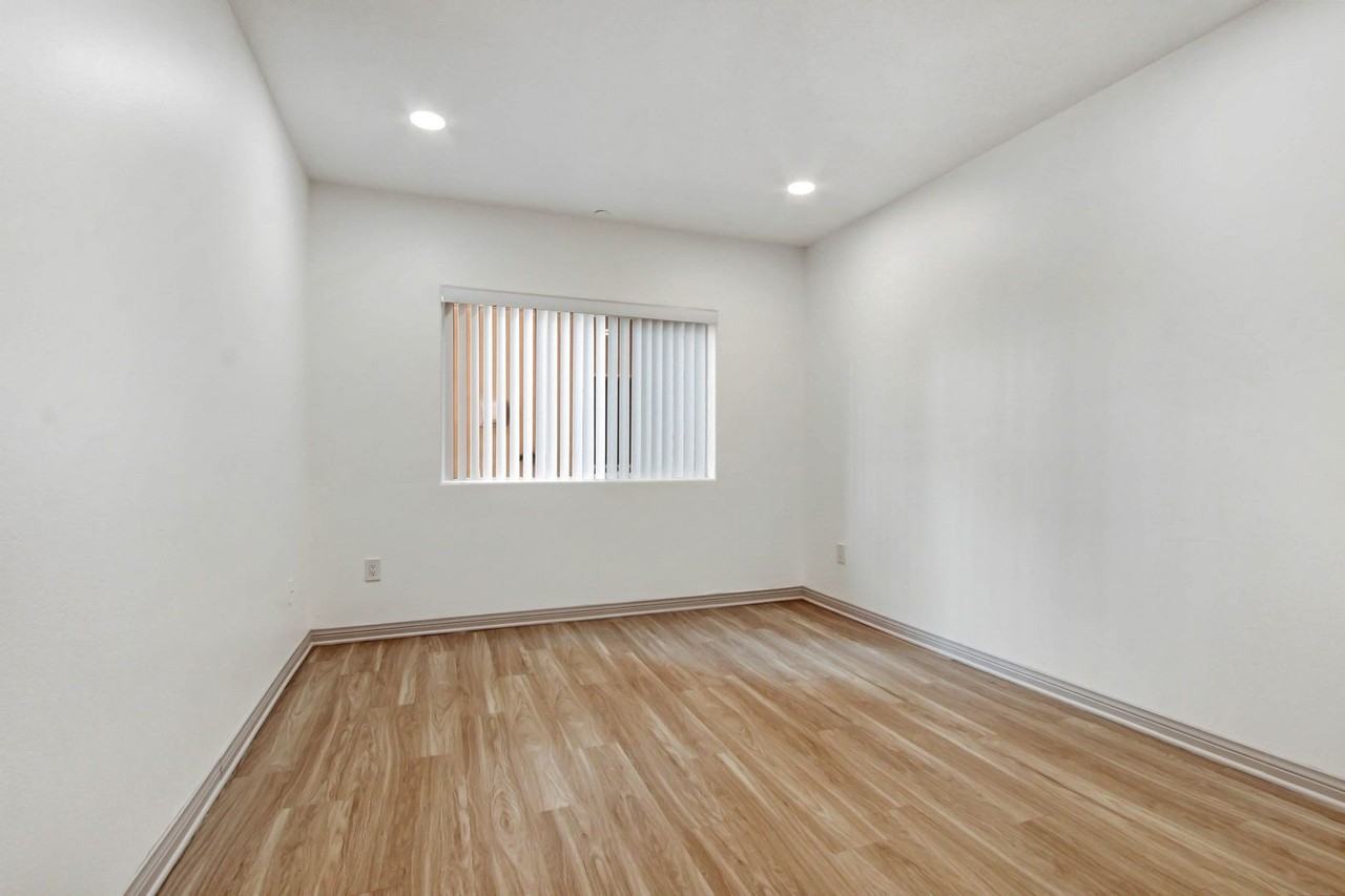 821 Wilcox - Photo 7 of 40